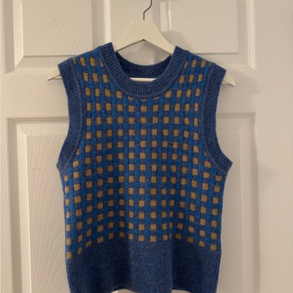 B.Young Women’s Sweater Vest EUC